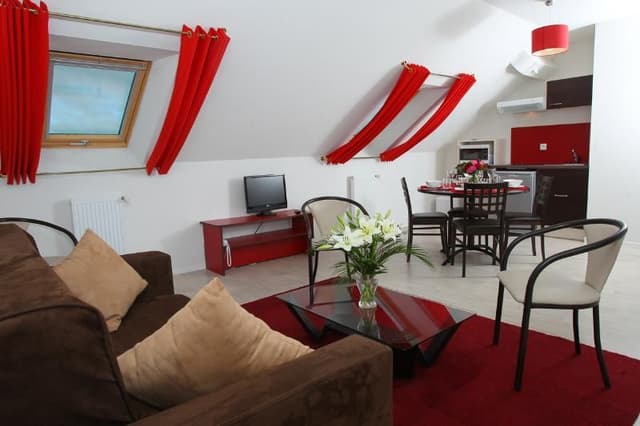 APARTMENT CAPACITY 6 TWO BEDROOMS