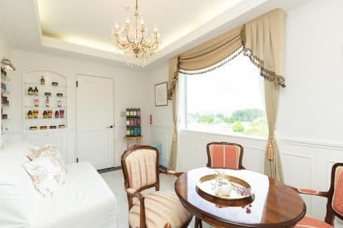 Queen Suite with Spa Bath