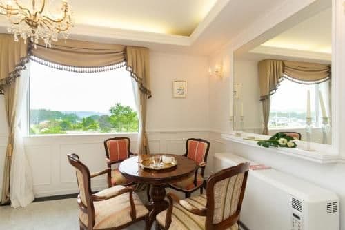 Queen Suite with Spa Bath