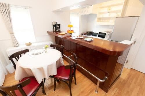 Queen Suite with Spa Bath