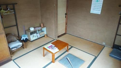 Single Bed in Male Dormitory Room with Shared Bathroom