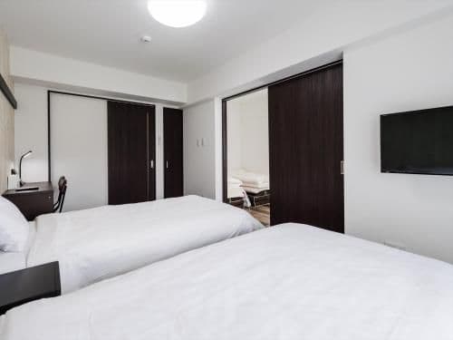 Twin Room B