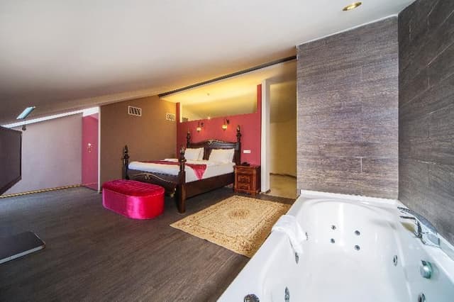 SUITE KING SIZE BED