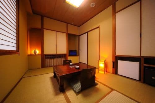 Japanese-Style Single Room with Shared Bathroom