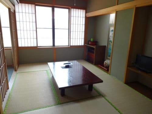 Japanese-Style Economy Twin Room with Shared Bathroom