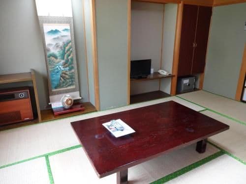 Japanese-Style Economy Twin Room with Shared Bathroom