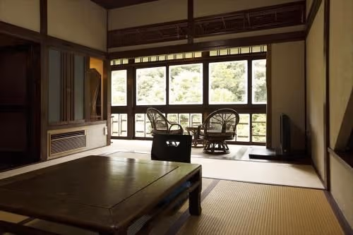 Japanese-Style Twin Room with River View and Shared Bathroom