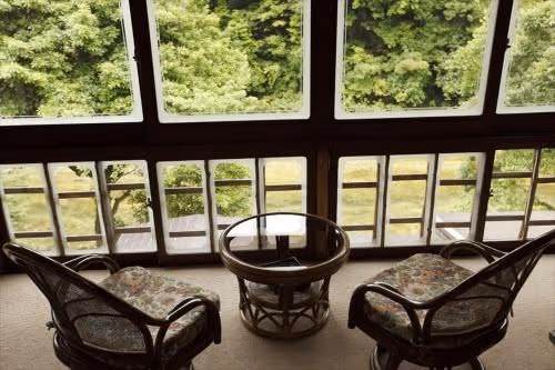 Japanese-Style Twin Room with River View and Shared Bathroom