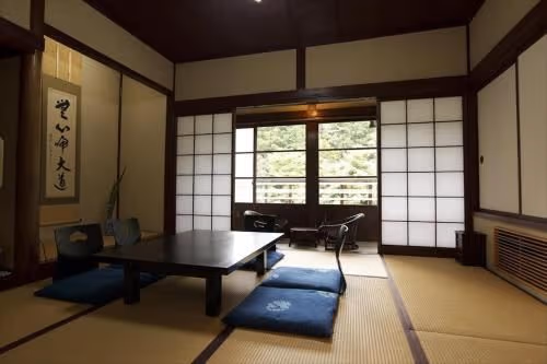 Standard Room with Tatami Area and Shared Bathroom - River View