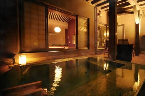 Quadruple Room with Private Bathroom