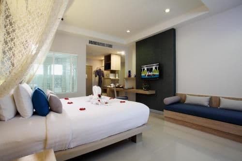 Superior Double or Twin Room with Pool Access