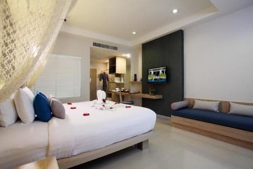 Superior Double or Twin Room with Pool Access