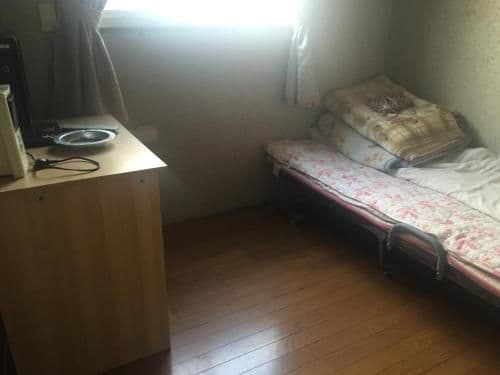 Single Room with Shared Bathroom