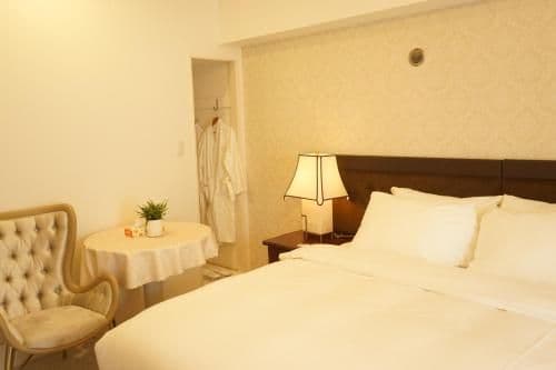 Deluxe King Room