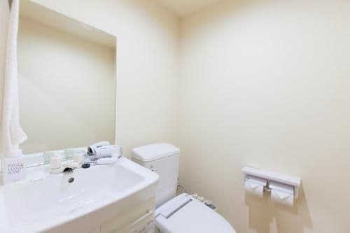 Single Room with Shared Bathroom - New Building - Smoking