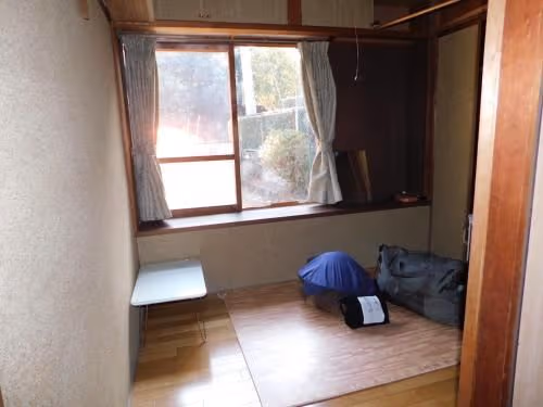 Single Room with Shared Shower and Toilet