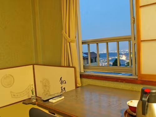 Japanese-Style Twin Room with Shared Bathroom and City View