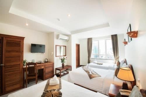 Deluxe Triple Room with City View