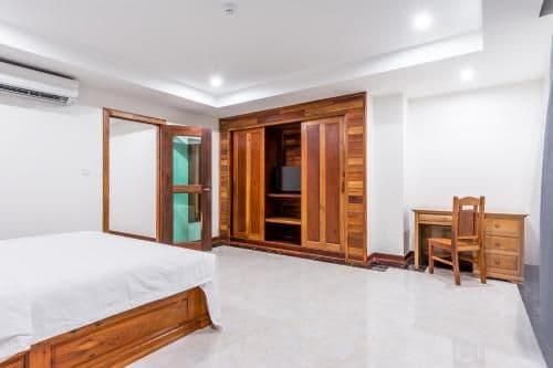 One-Bedroom Apartment with Balcony