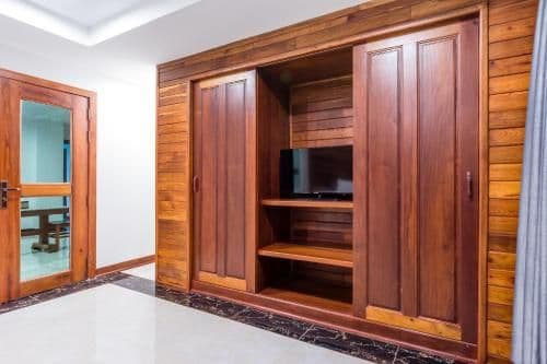 One-Bedroom Apartment with Balcony