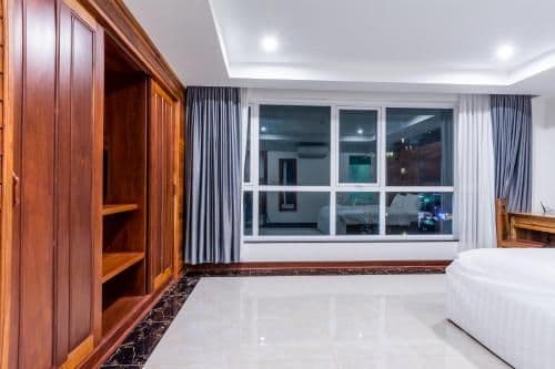 One-Bedroom Apartment with Balcony