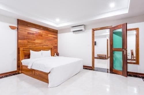 One-Bedroom Apartment with Balcony