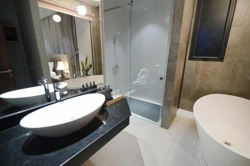 Feliz Executive Suite & Balcony View