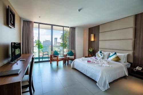 Feliz Executive Suite & Balcony View