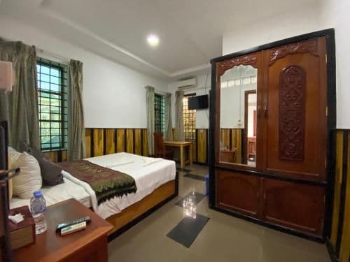 Standard Queen Room