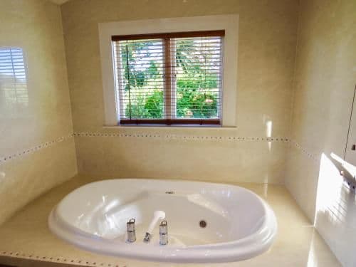 Queen Room with Spa Bath