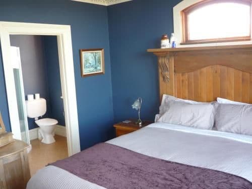 Two-Bedroom Cottage with Private Bathroom - The Bottom House