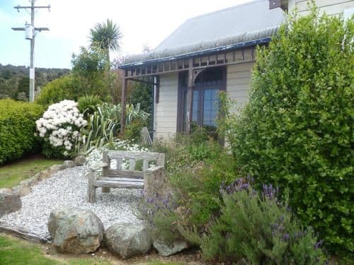 Two-Bedroom Cottage with Private Bathroom - The Bottom House