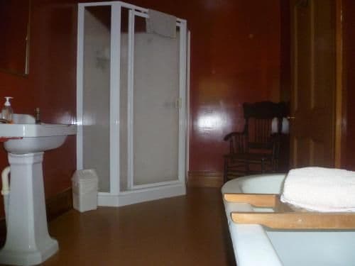 Four-Bedroom Two-Bathroom Villa - The Top House