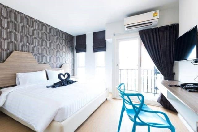 Studio King Bed