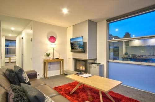 Apartment with Lake View