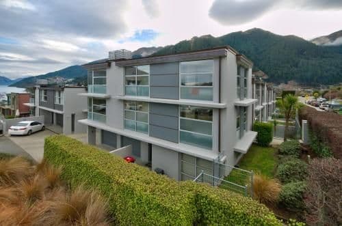 Apartment with Lake View