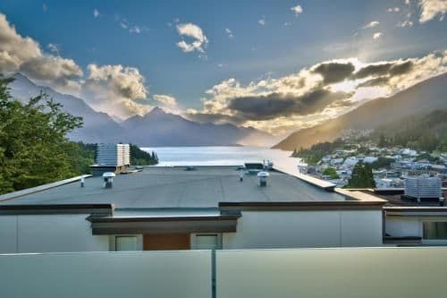 Apartment with Lake View