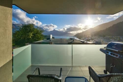 Apartment with Lake View