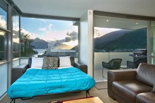 Apartment with Lake View