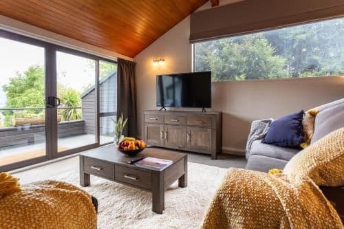 Deluxe Two-Bedroom Townhouse with Lake View