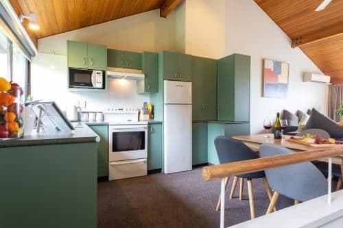 Deluxe Two-Bedroom Townhouse with Lake View