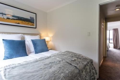 Deluxe Two-Bedroom Townhouse with Lake View