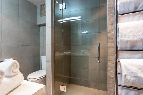 Deluxe Two-Bedroom Townhouse with Lake View