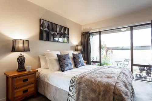 Deluxe Two-Bedroom Townhouse with Lake View