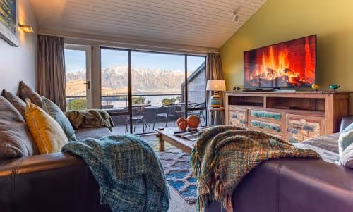 Deluxe Two-Bedroom Townhouse with Lake View