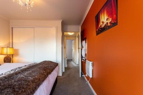 Deluxe Two-Bedroom Townhouse with Lake View