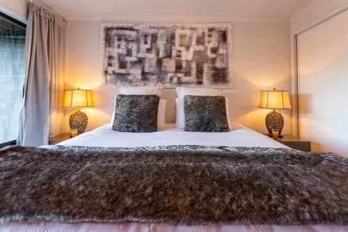 Deluxe Two-Bedroom Townhouse with Lake View