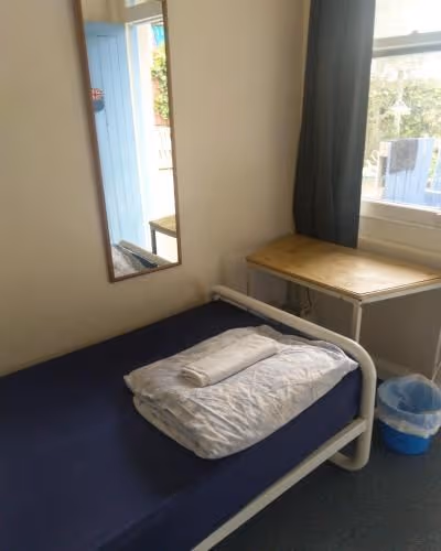 Cabin Single Room with Shared Bathroom