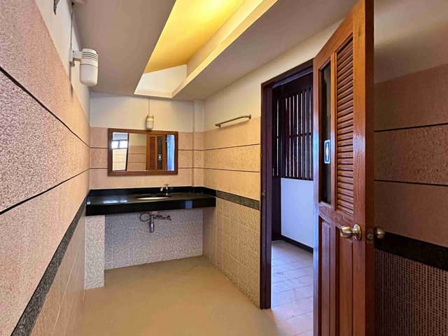 Private Room share bathroom