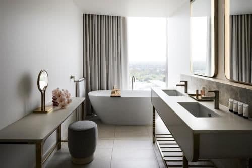 Deluxe King Suite